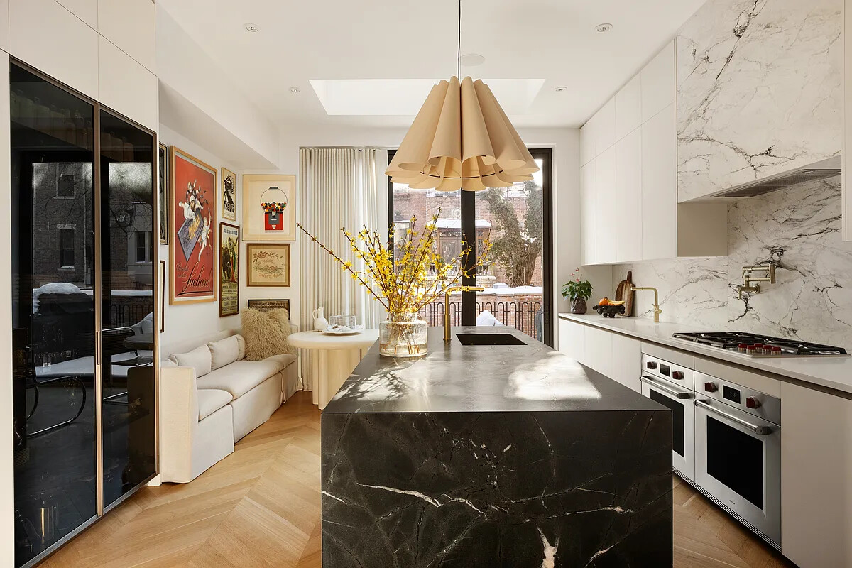 26 W 95TH Street