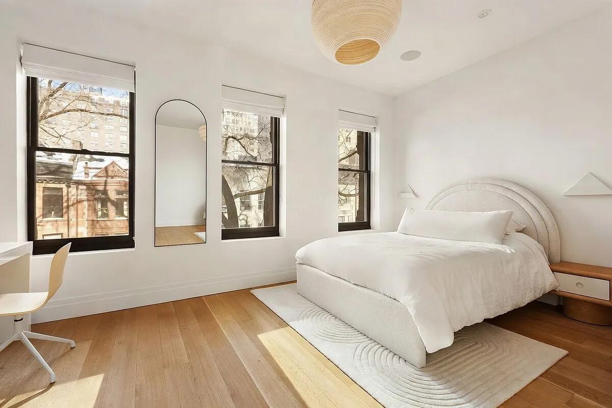 26 W 95TH Street