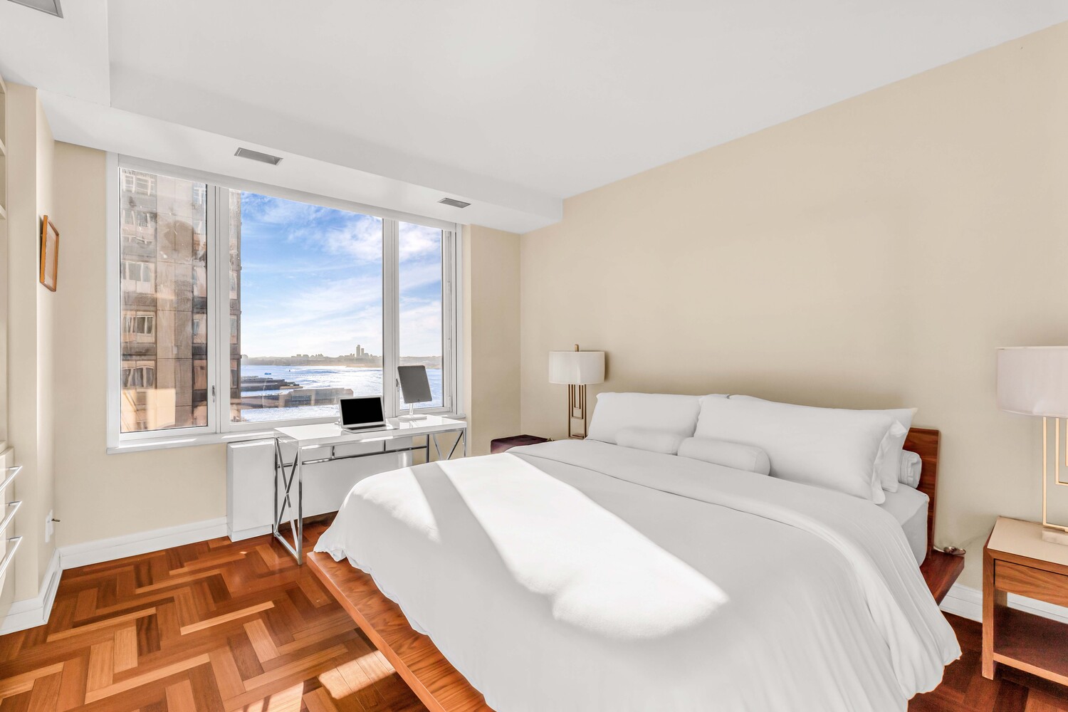 220 RIVERSIDE Boulevard 24G