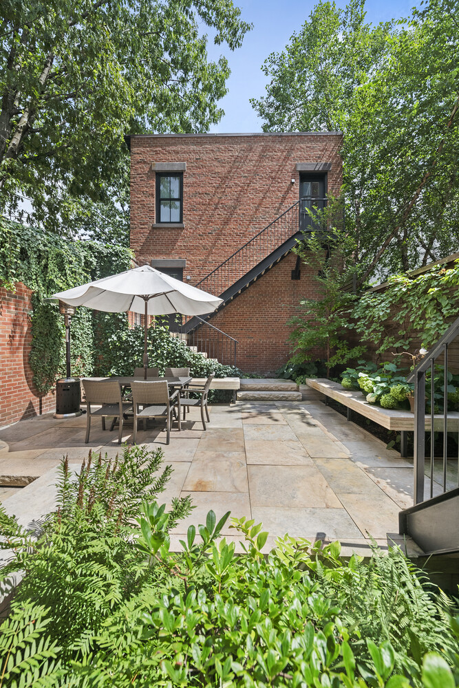 435 HENRY Street
