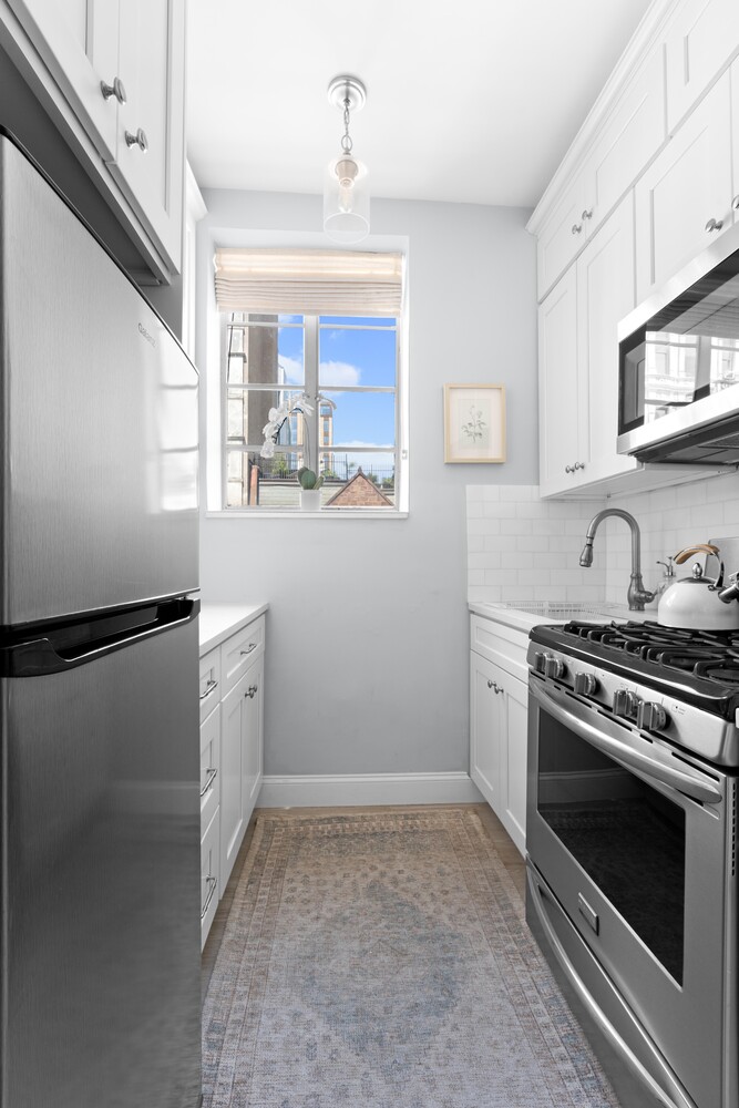1 RUTHERFORD Place 5R