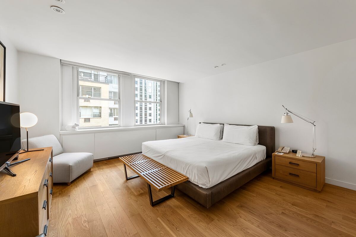111 E 56TH Street 1415