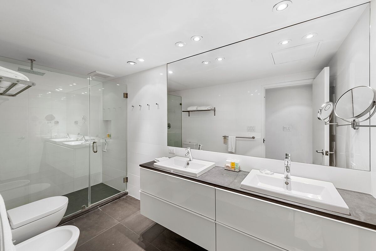 111 E 56TH Street 1415
