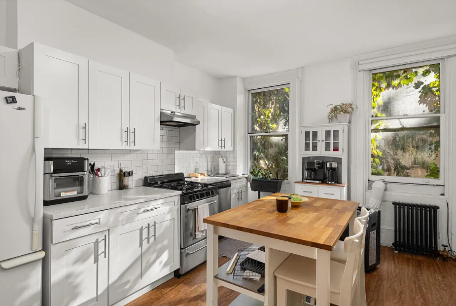 362 W 30TH Street HOUSE