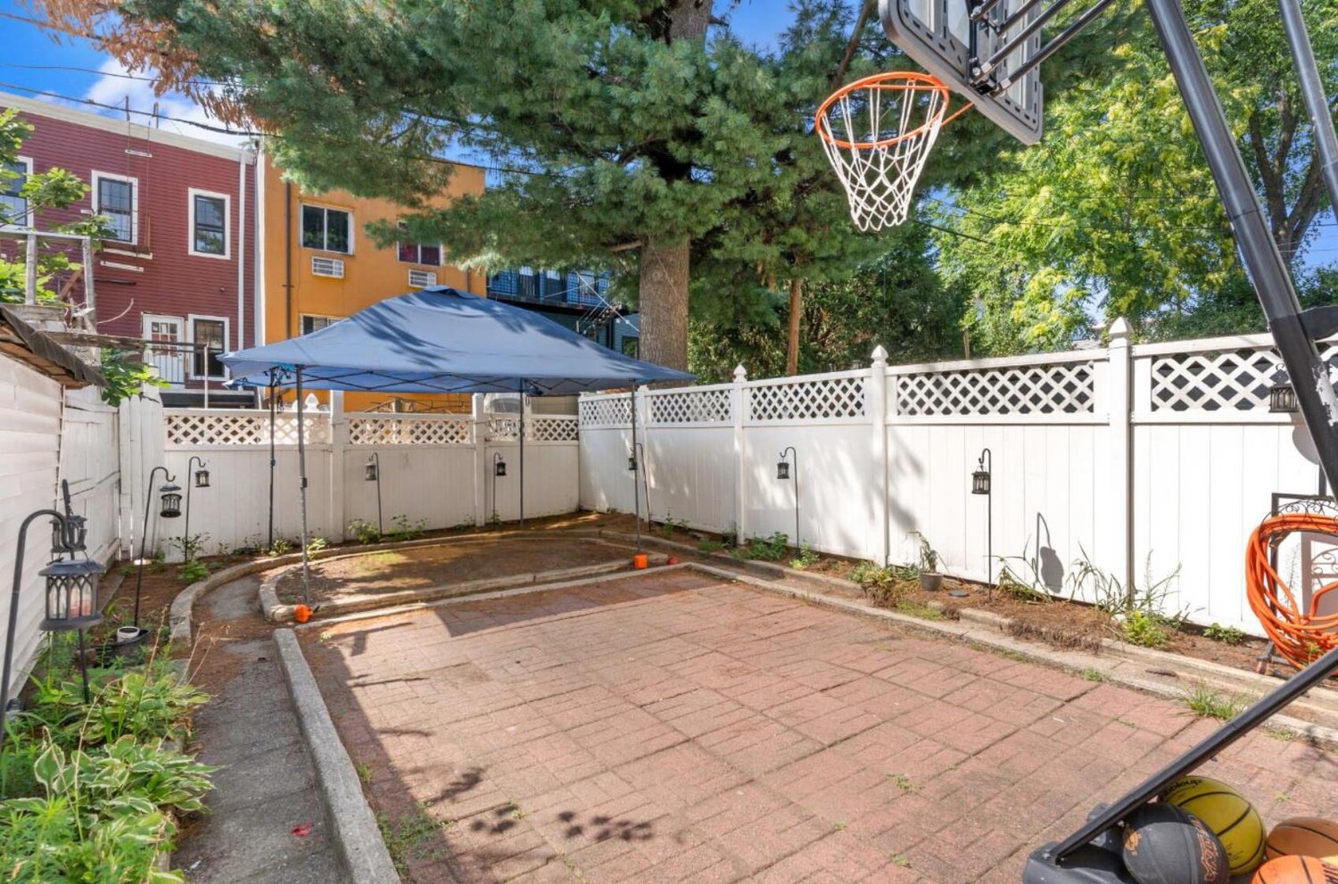 1207 HANCOCK Street