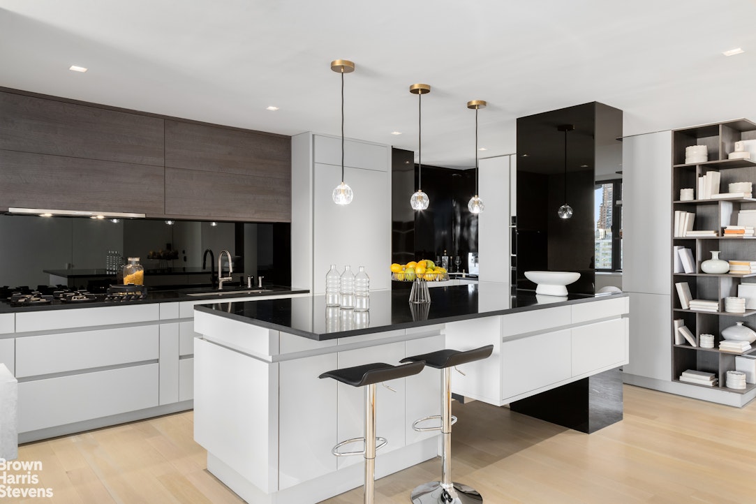 22 West 66th Street PH2526