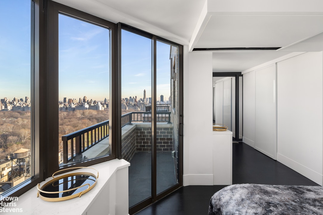 22 West 66th Street PH2526