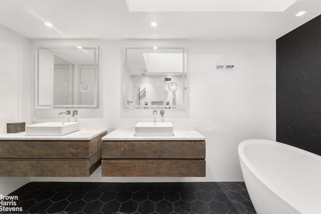 22 West 66th Street PH2526