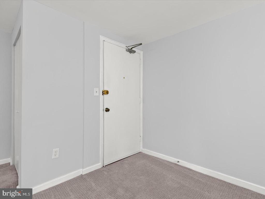 706 S ARLINGTON MILL DRIVE 18203