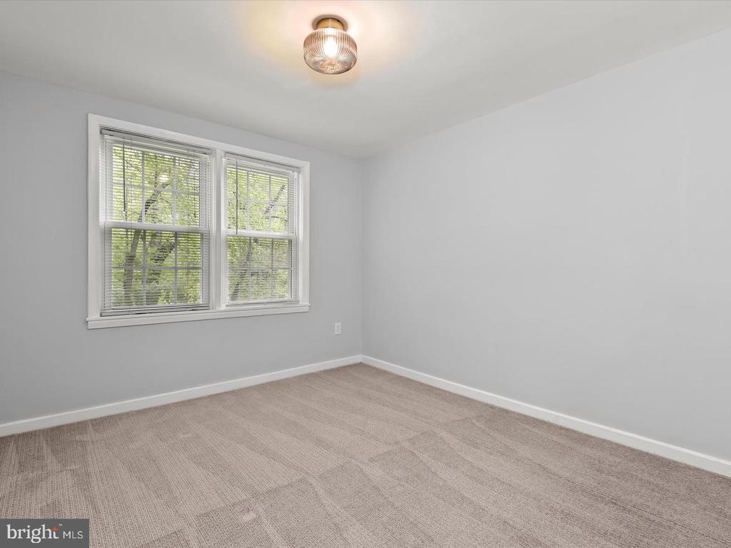 706 S ARLINGTON MILL DRIVE 18203