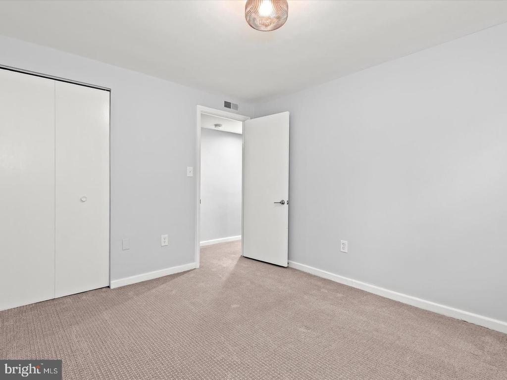 706 S ARLINGTON MILL DRIVE 18203