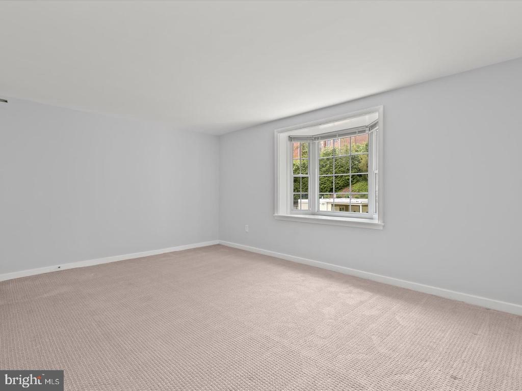 706 S ARLINGTON MILL DRIVE 18203