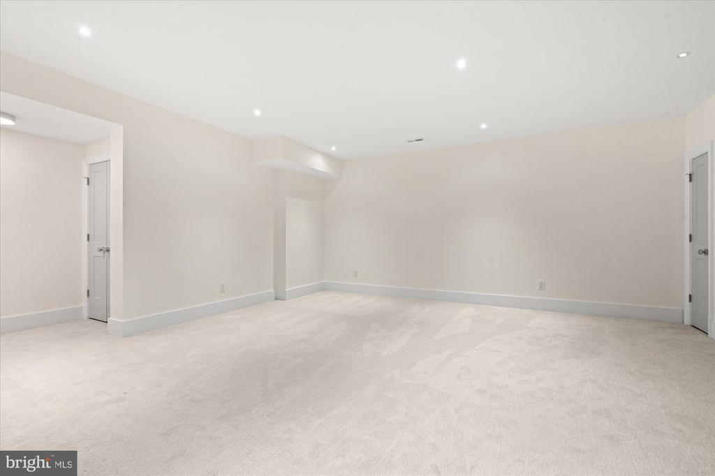 28 W CHAPMAN STREET