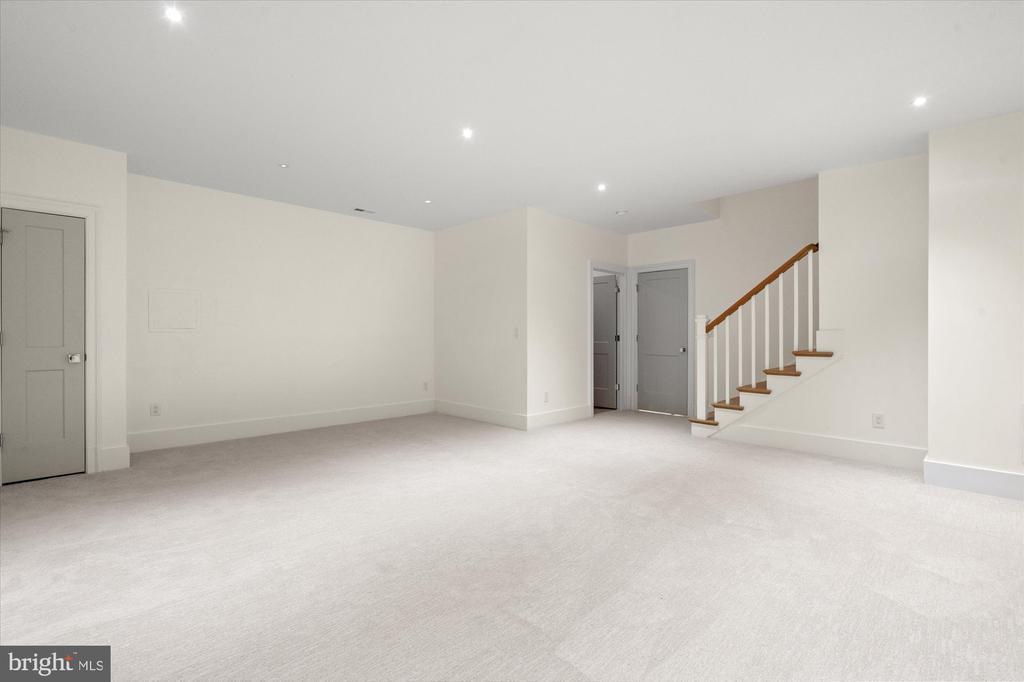 28 W CHAPMAN STREET