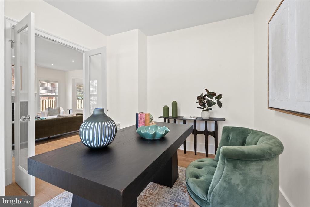 26 W CHAPMAN STREET