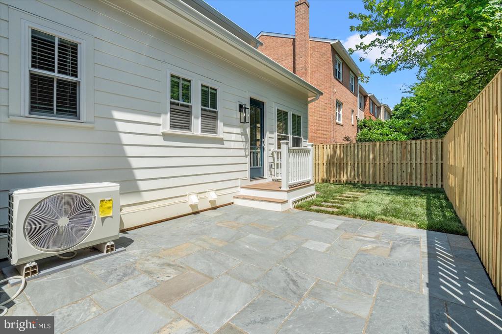26 W CHAPMAN STREET