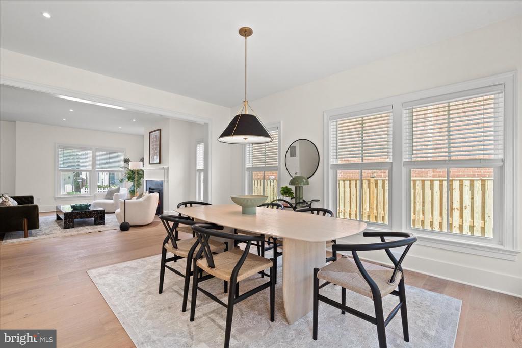 26 W CHAPMAN STREET