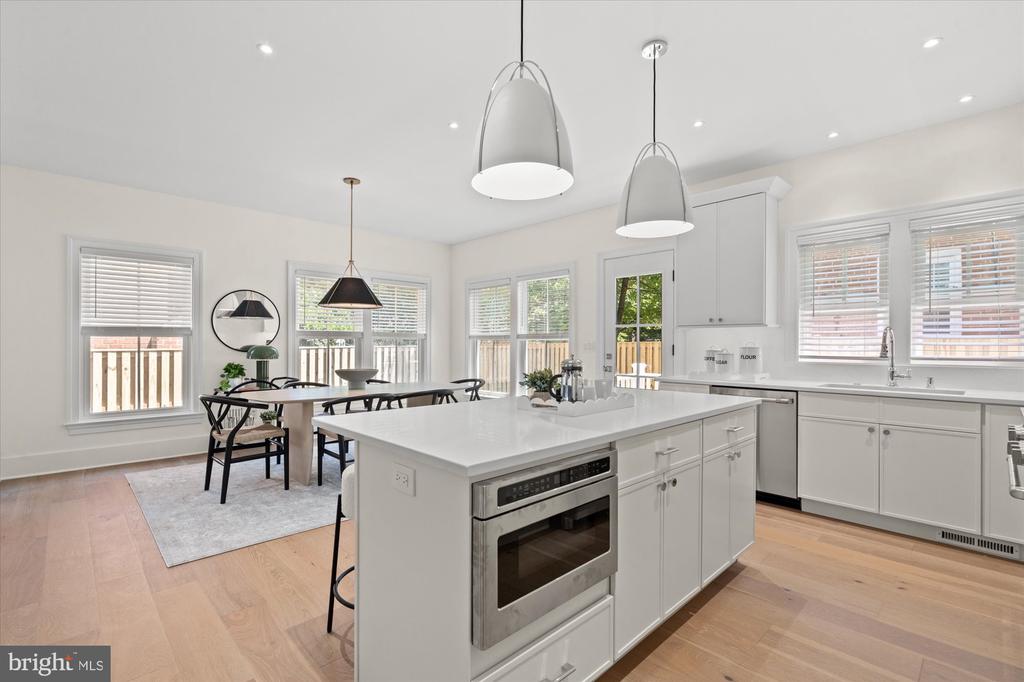 26 W CHAPMAN STREET