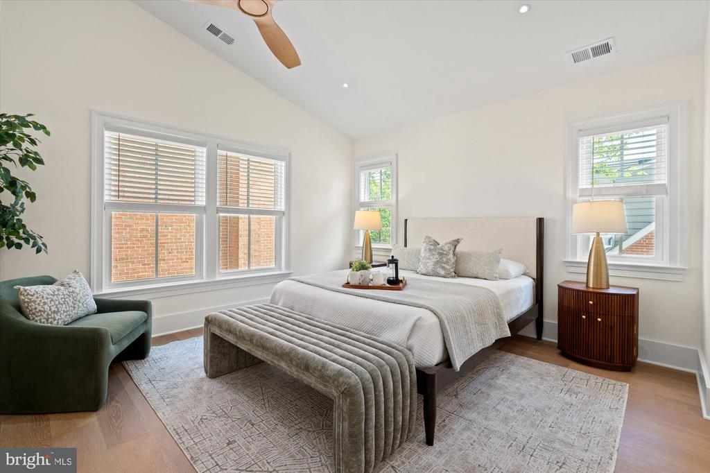 26 W CHAPMAN STREET