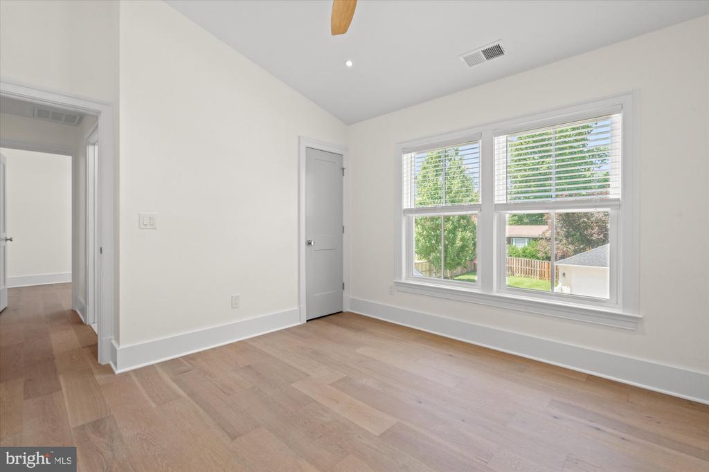 26 W CHAPMAN STREET