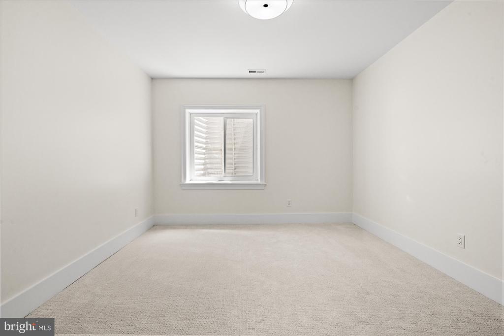26 W CHAPMAN STREET