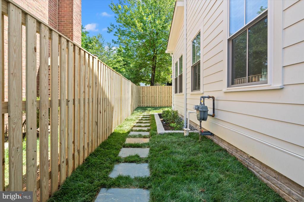 26 W CHAPMAN STREET