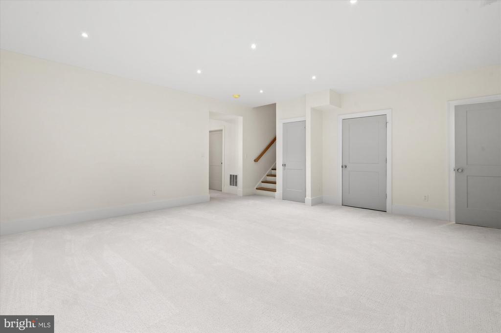 26 W CHAPMAN STREET