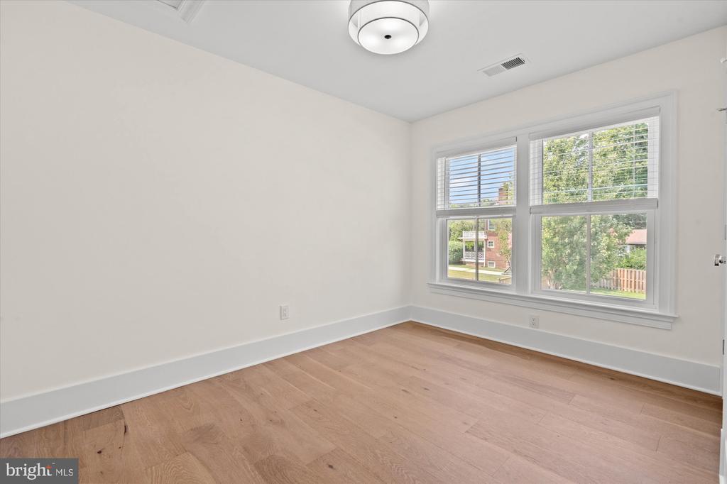 26 W CHAPMAN STREET
