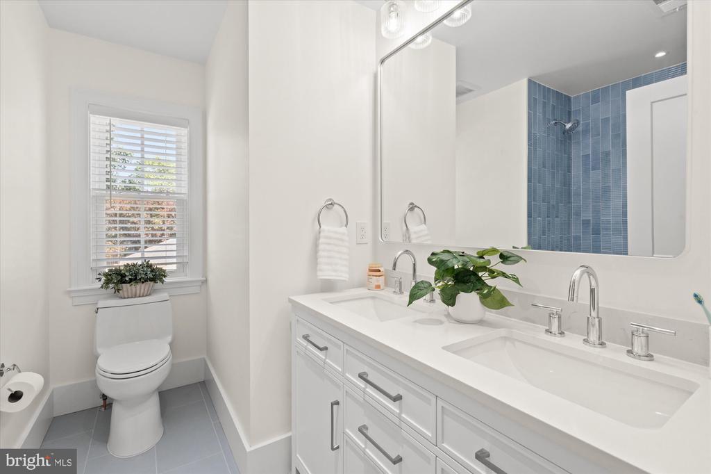 26 W CHAPMAN STREET