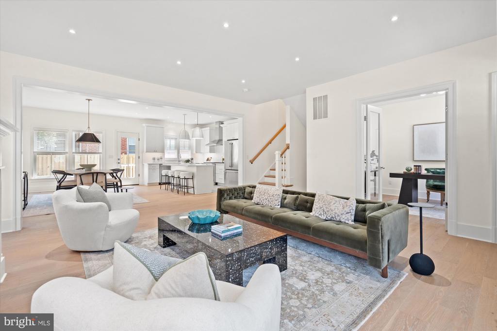 26 W CHAPMAN STREET