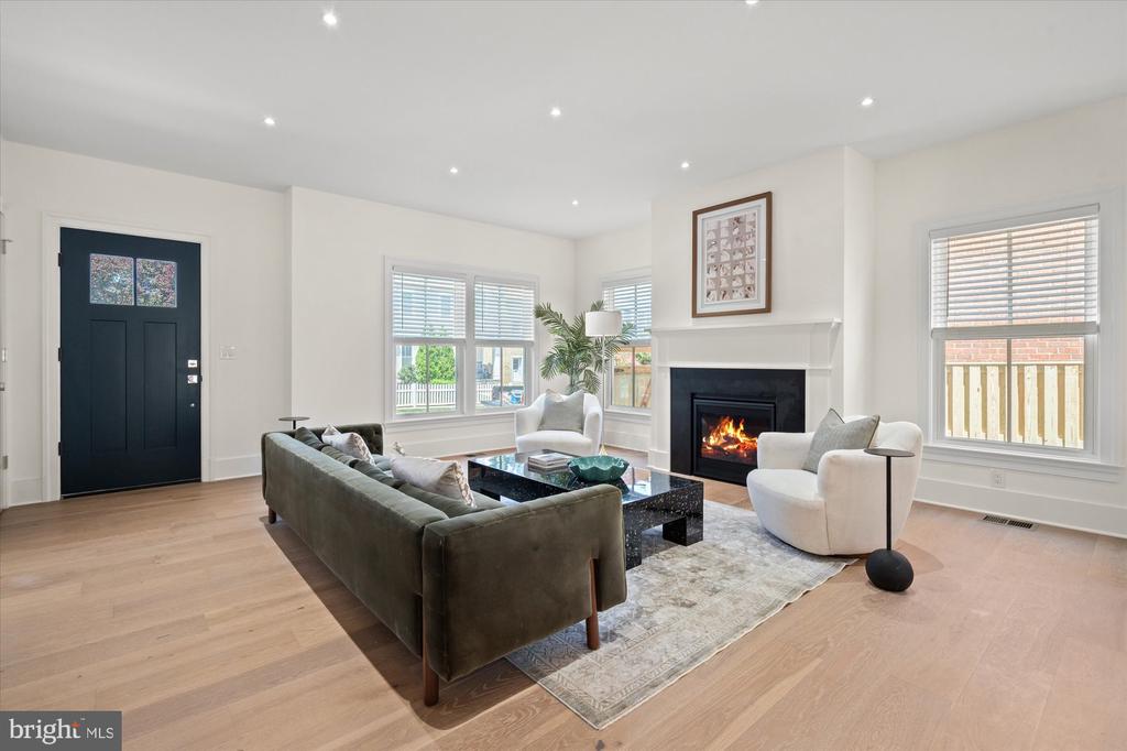 26 W CHAPMAN STREET