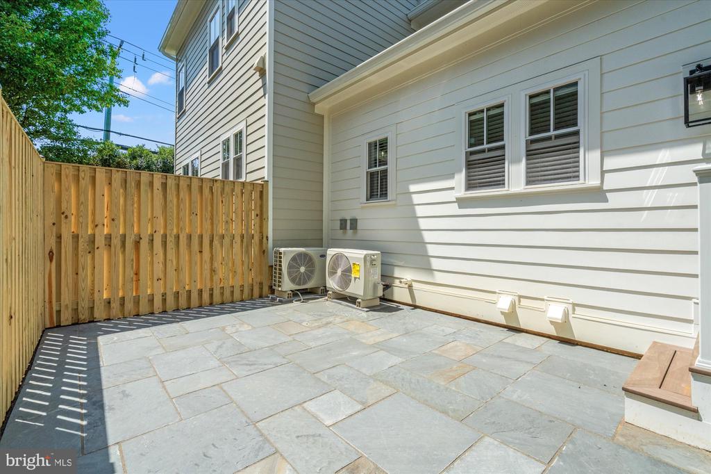 26 W CHAPMAN STREET