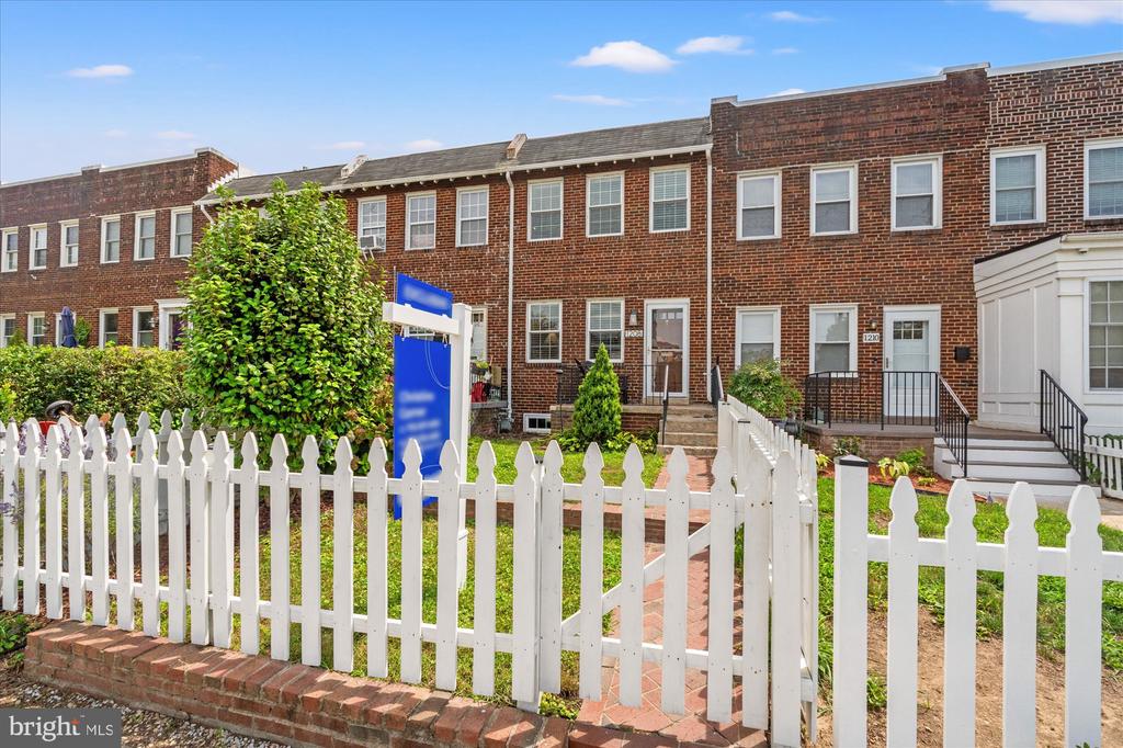 1208 ORONOCO STREET