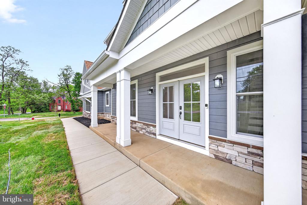 3913 VICTORIA OAKS TRAIL