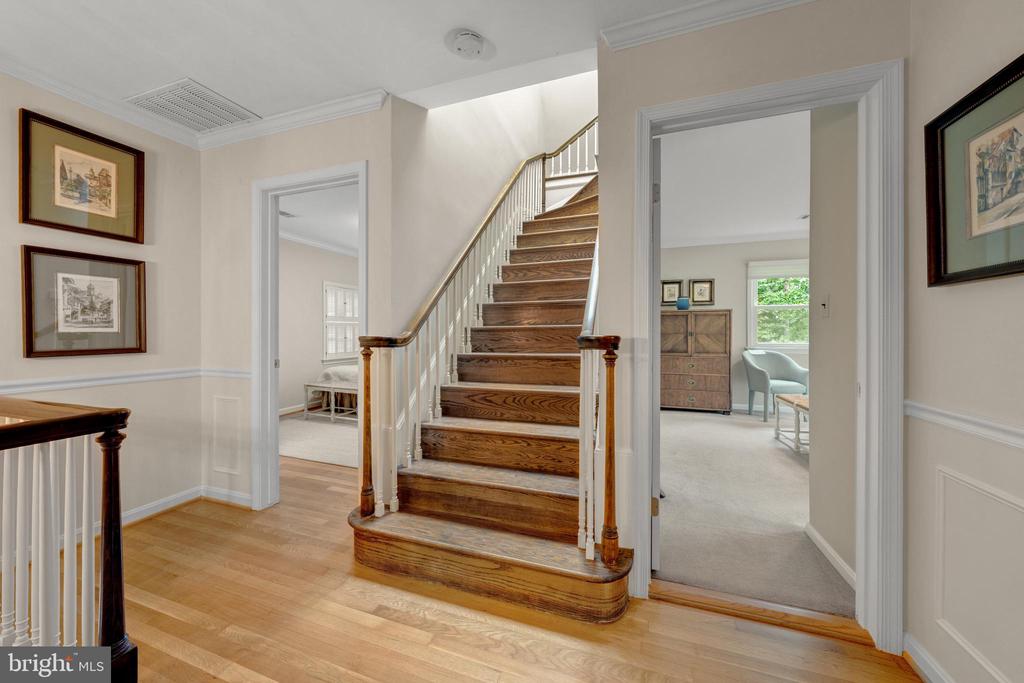 7018 GREEN OAK DRIVE