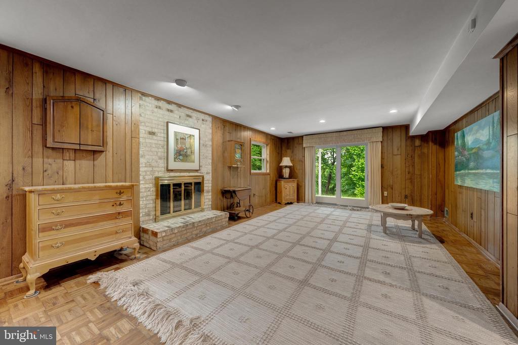 7018 GREEN OAK DRIVE