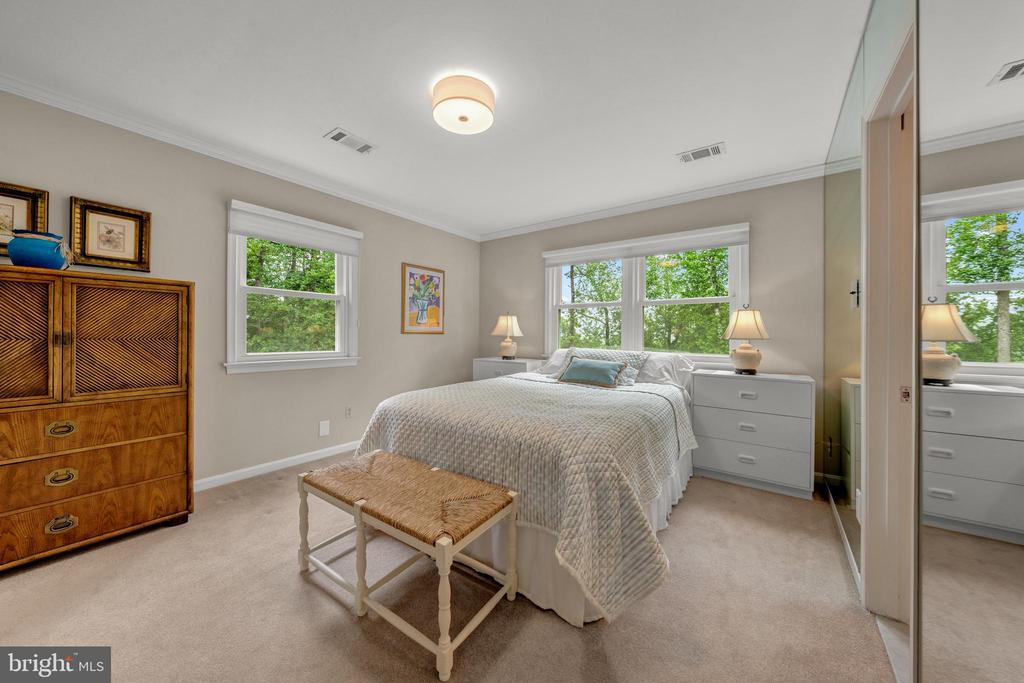 7018 GREEN OAK DRIVE