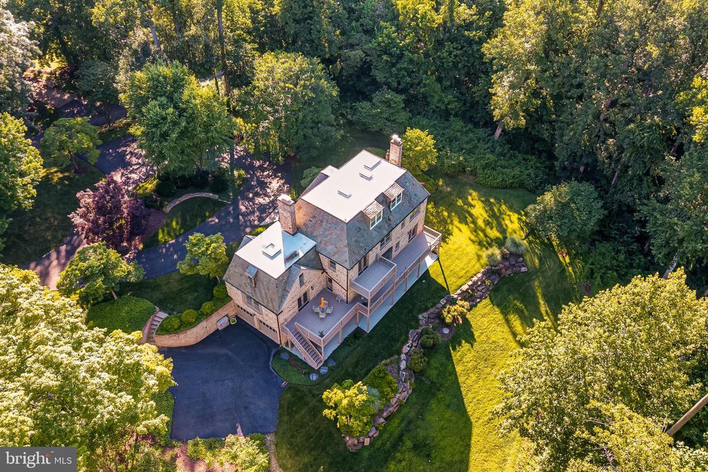 7018 GREEN OAK DRIVE