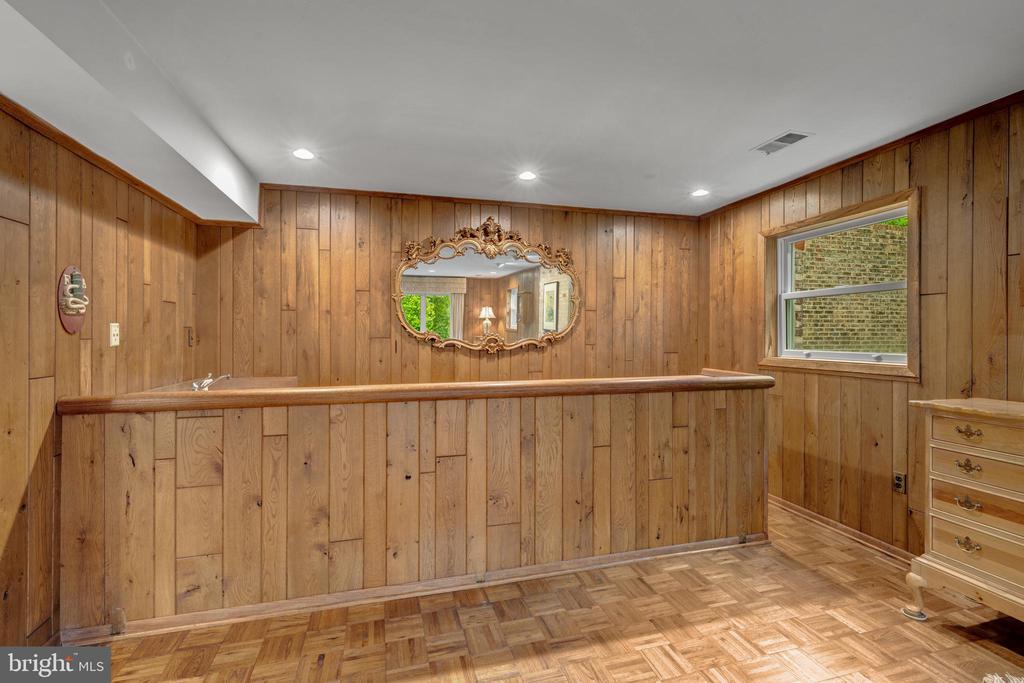 7018 GREEN OAK DRIVE