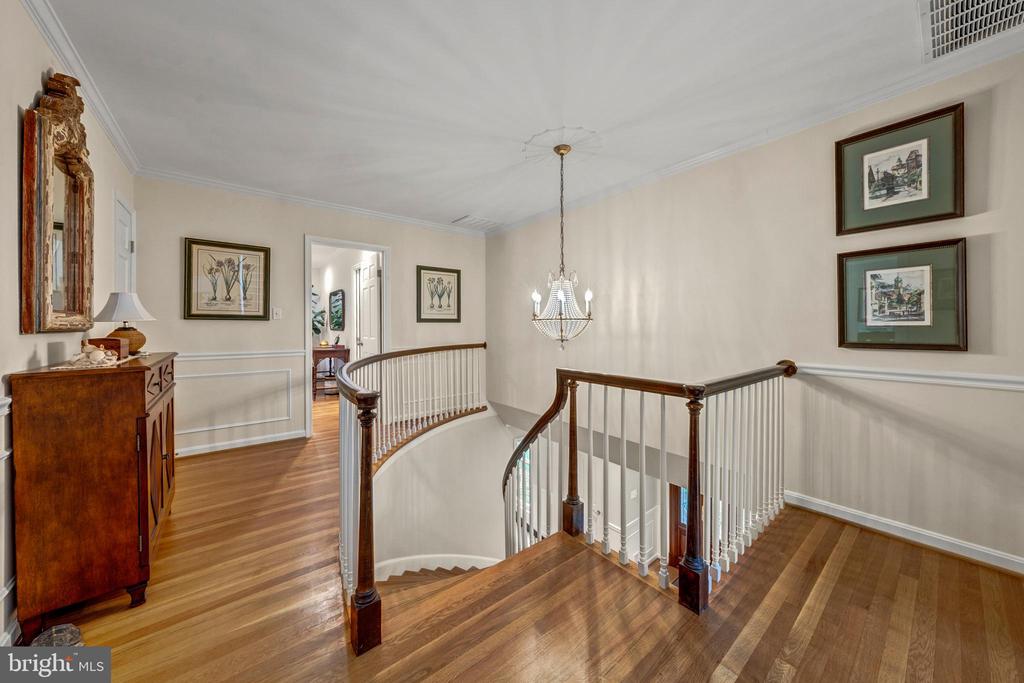 7018 GREEN OAK DRIVE