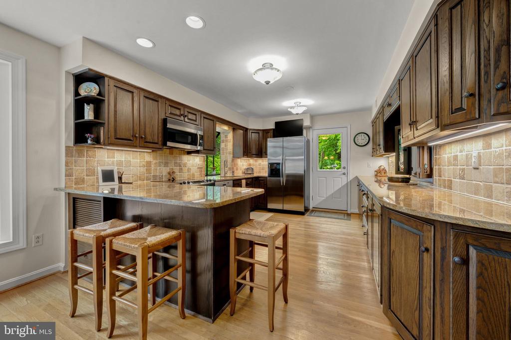 7018 GREEN OAK DRIVE