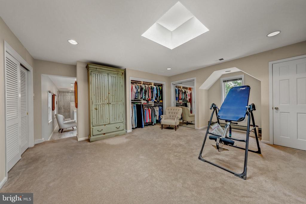 7018 GREEN OAK DRIVE