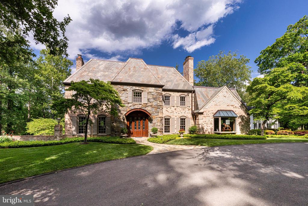 7018 GREEN OAK DRIVE