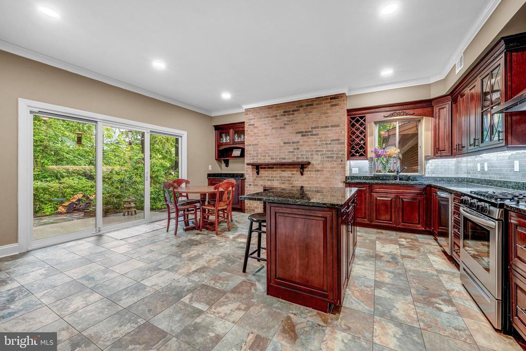 1502 HIGHWOOD DRIVE