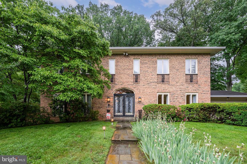 1502 HIGHWOOD DRIVE