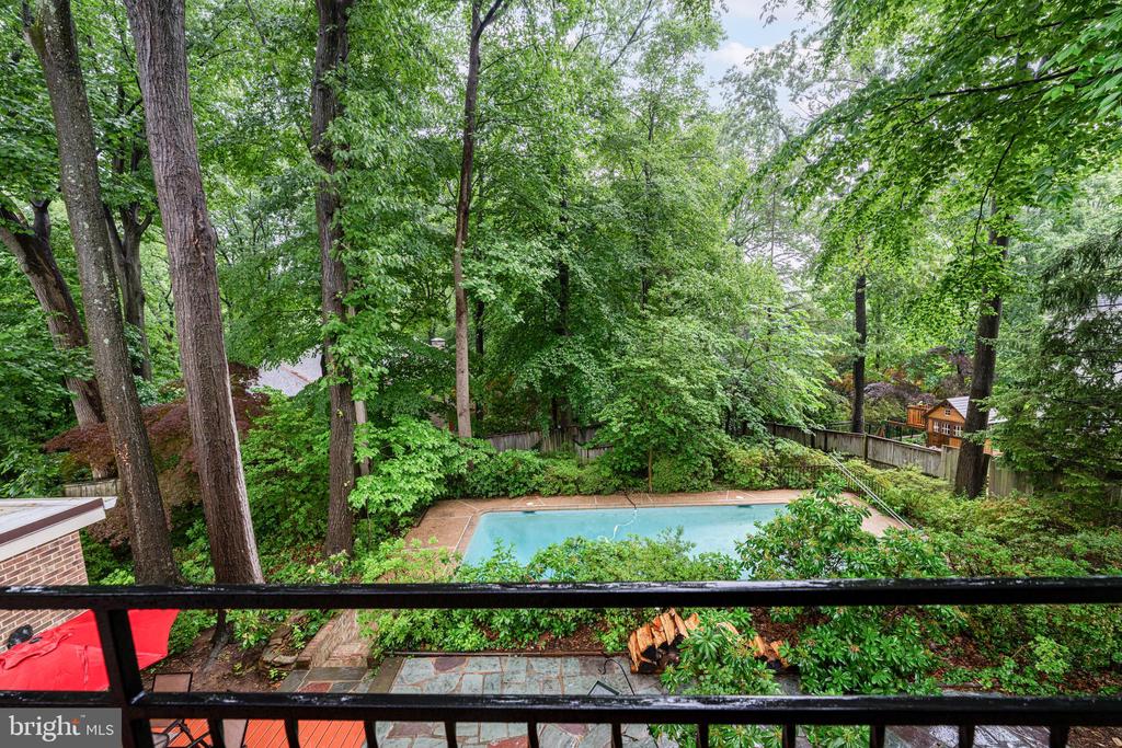 1502 HIGHWOOD DRIVE