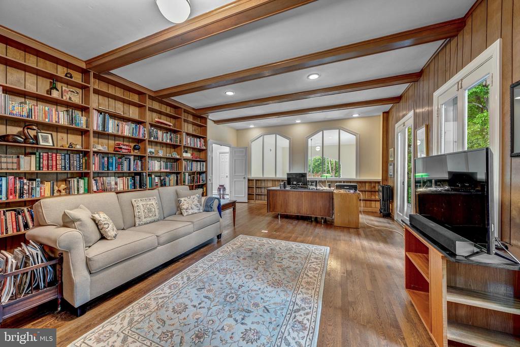 1502 HIGHWOOD DRIVE
