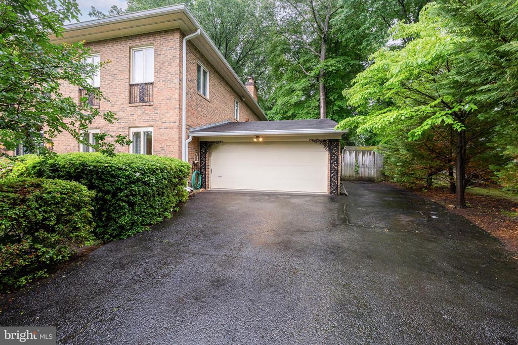 1502 HIGHWOOD DRIVE