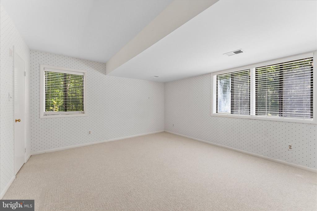 8000 SEVEN HILLS COURT