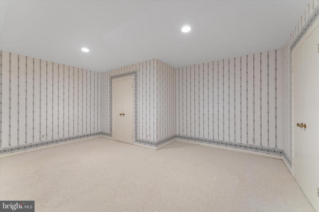8000 SEVEN HILLS COURT